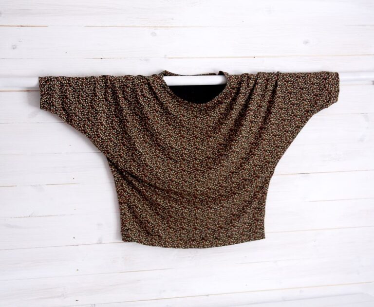 Batwing Top pattern and instructions download Debbie Shore Sewing